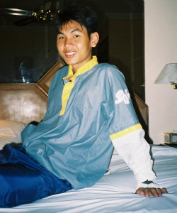 relax in pool in wet clothes